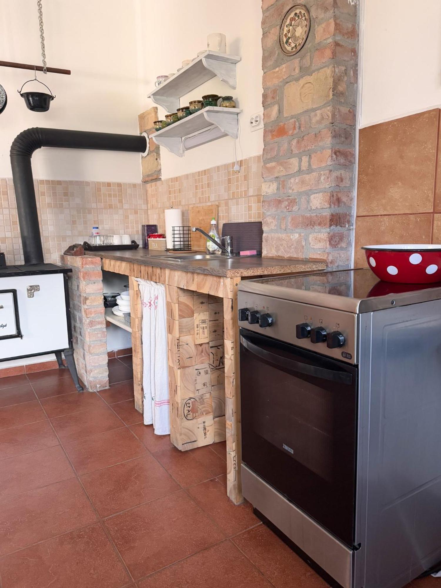Halhaza Vendeghaz Apartment Sirok Luaran gambar